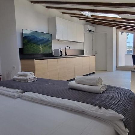 Dea Del Mar Apartments Izola Bagian luar foto