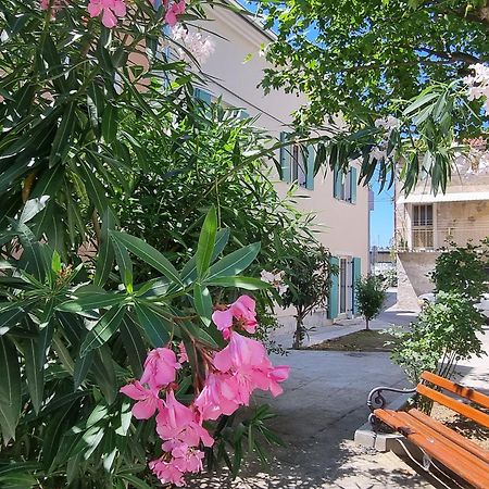 Dea Del Mar Apartments Izola Bagian luar foto
