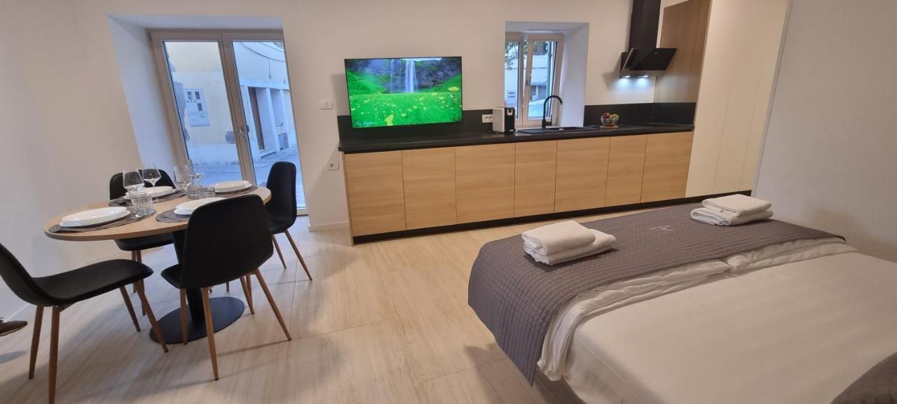 Dea Del Mar Apartments Izola Bagian luar foto