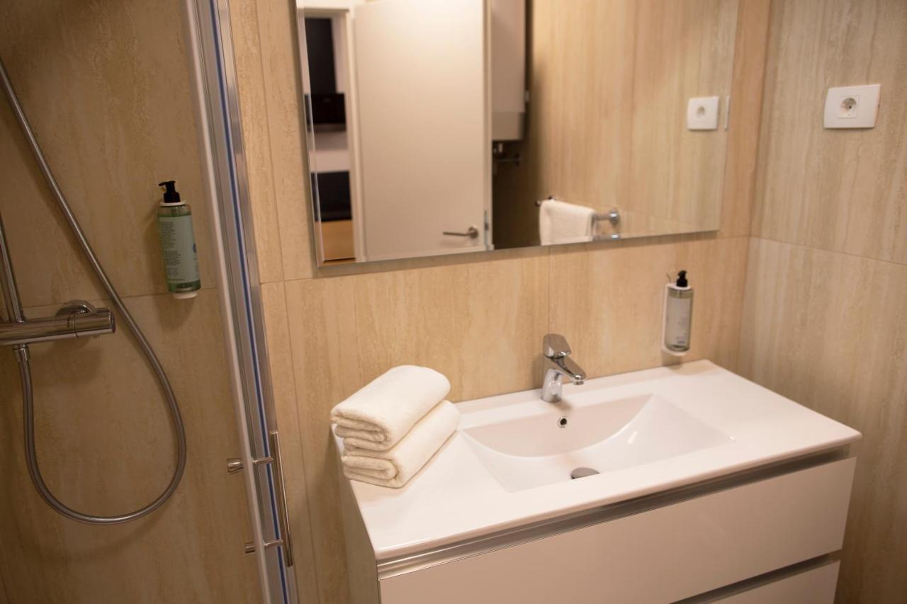 Dea Del Mar Apartments Izola Bagian luar foto