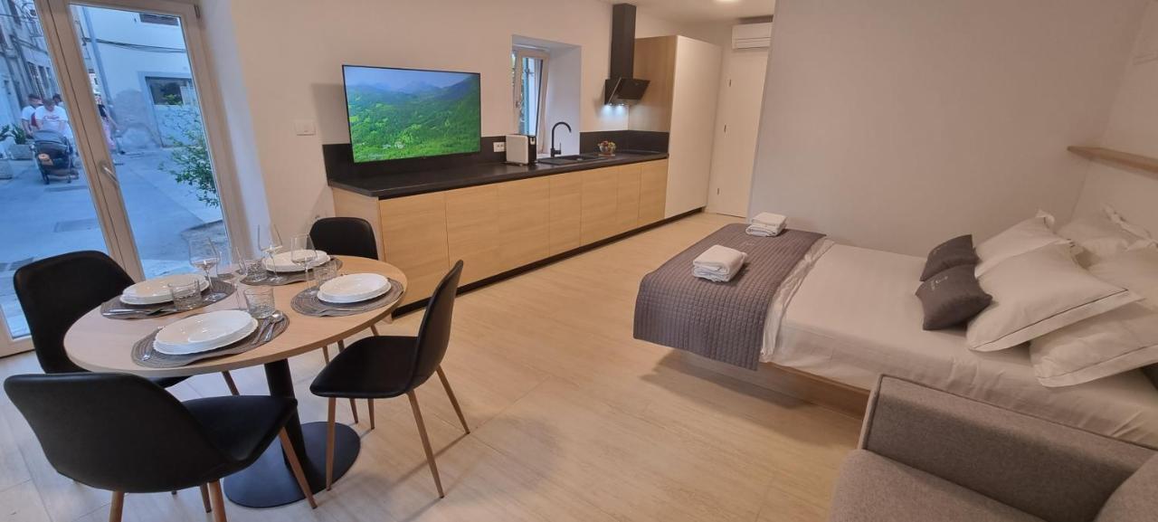 Dea Del Mar Apartments Izola Bagian luar foto