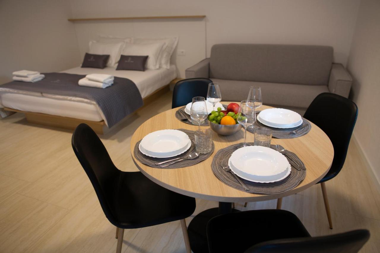 Dea Del Mar Apartments Izola Bagian luar foto