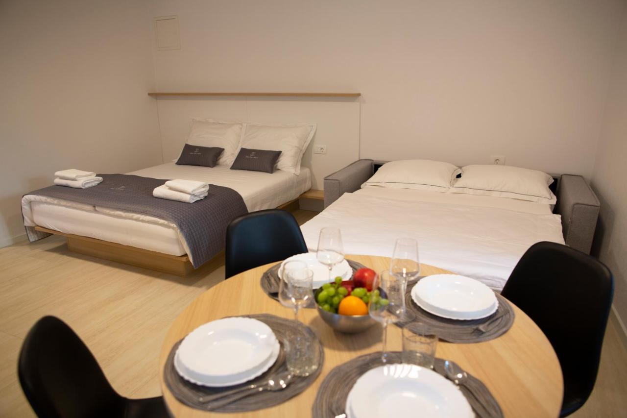Dea Del Mar Apartments Izola Bagian luar foto