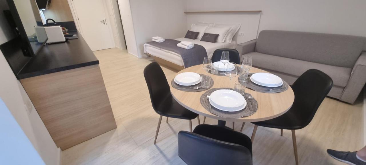 Dea Del Mar Apartments Izola Bagian luar foto