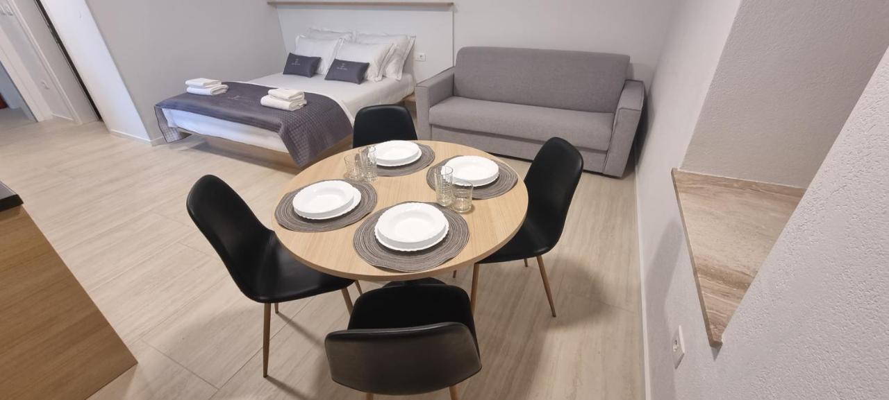 Dea Del Mar Apartments Izola Bagian luar foto