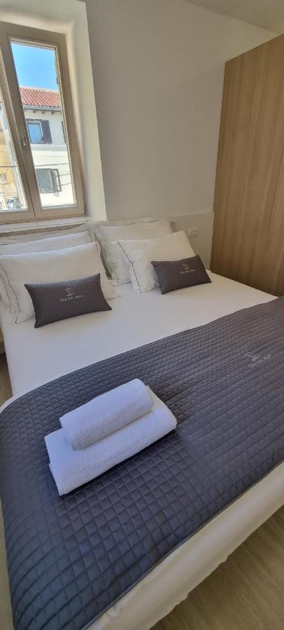 Dea Del Mar Apartments Izola Bagian luar foto