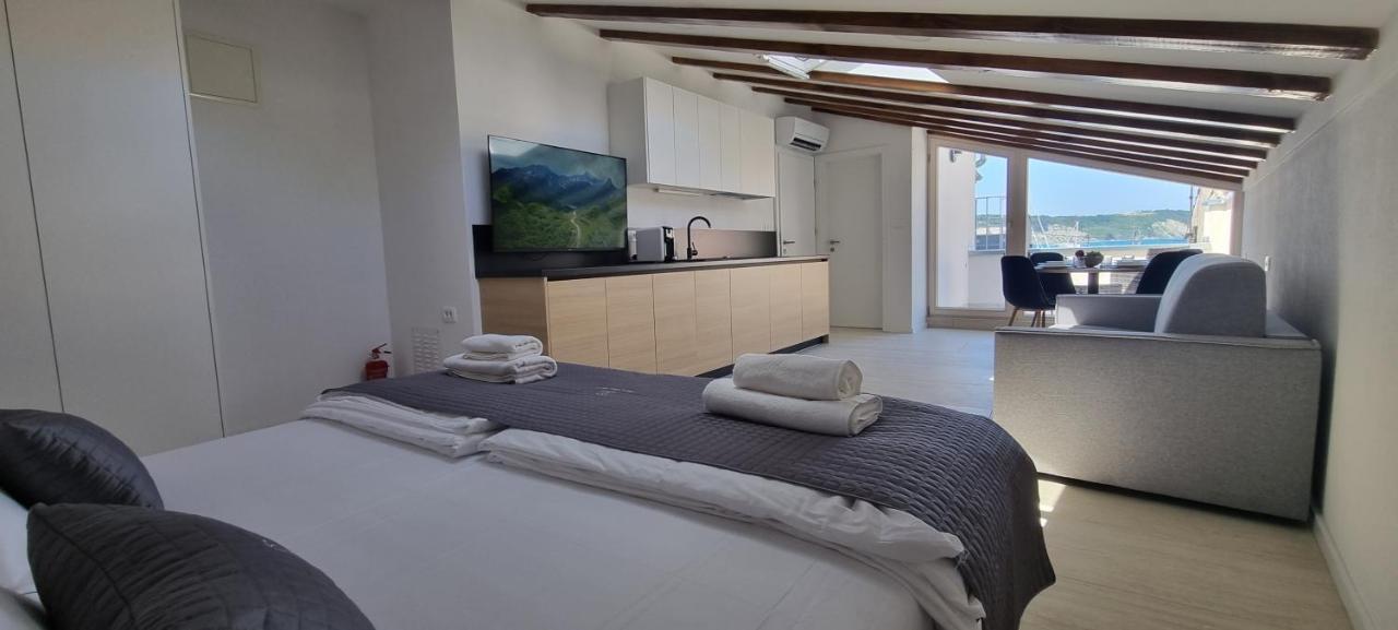Dea Del Mar Apartments Izola Bagian luar foto