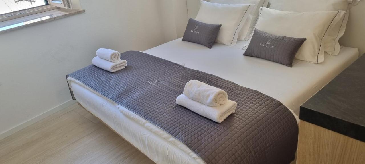 Dea Del Mar Apartments Izola Bagian luar foto