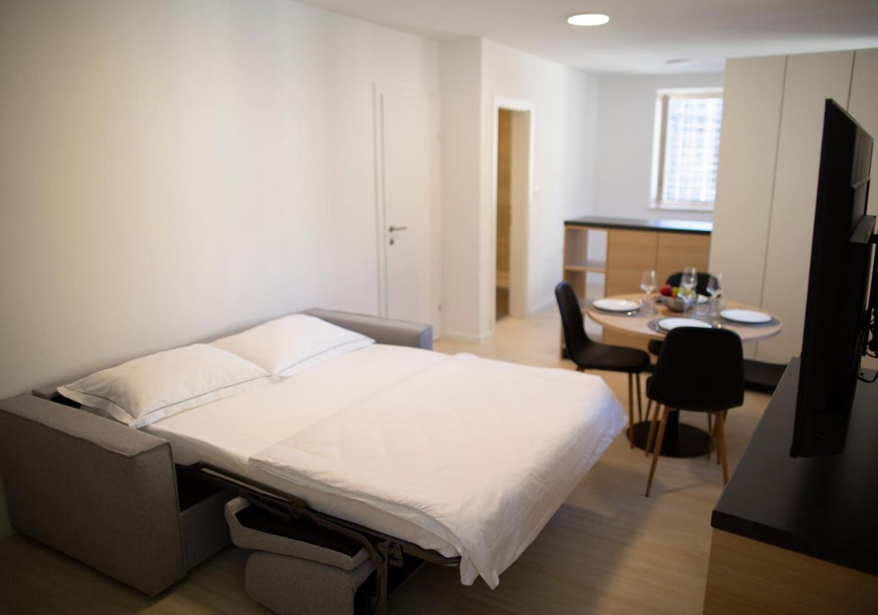 Dea Del Mar Apartments Izola Bagian luar foto