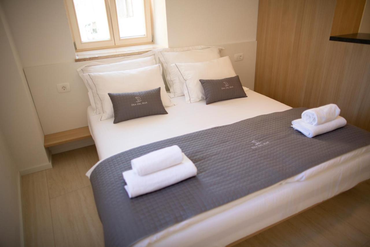 Dea Del Mar Apartments Izola Bagian luar foto