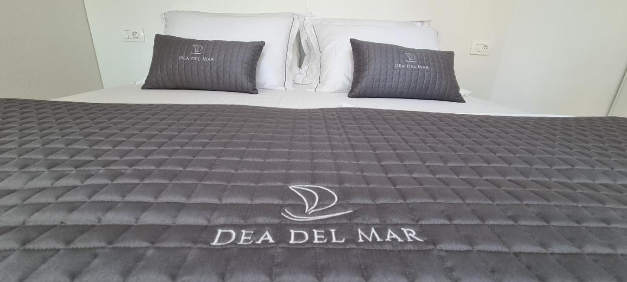 Dea Del Mar Apartments Izola Bagian luar foto