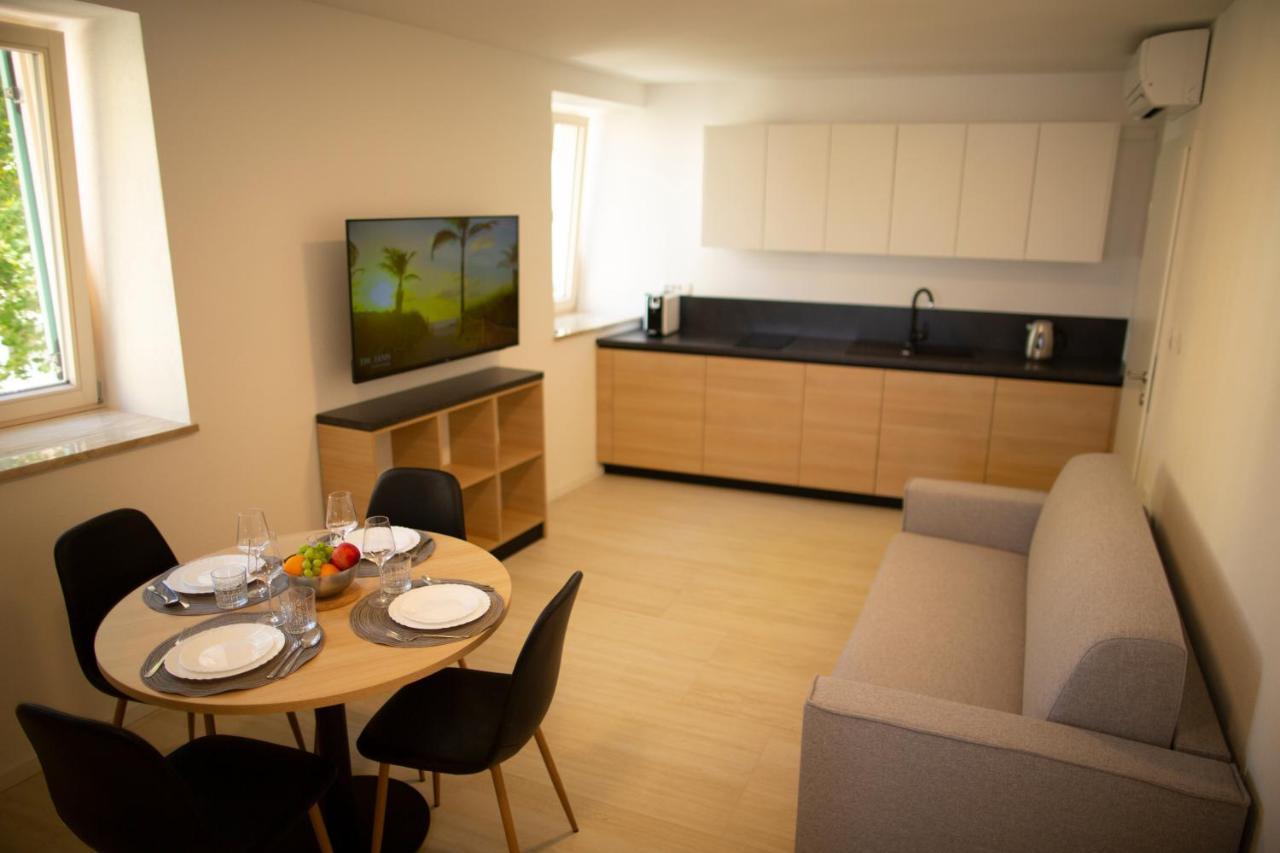 Dea Del Mar Apartments Izola Bagian luar foto