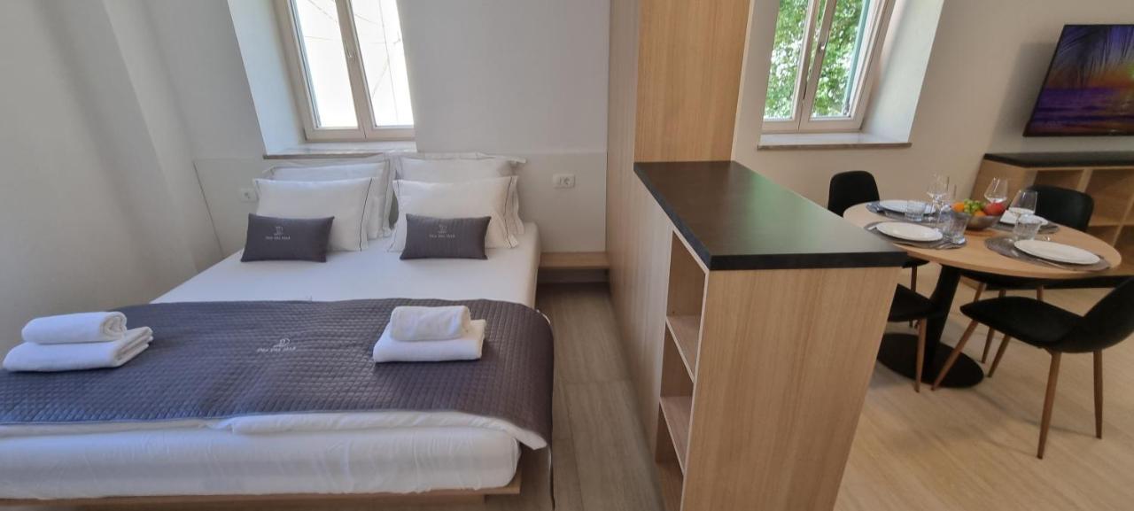 Dea Del Mar Apartments Izola Bagian luar foto