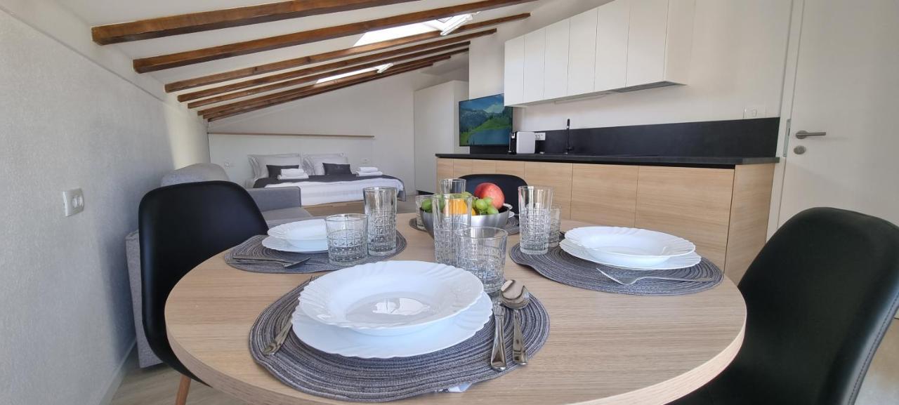 Dea Del Mar Apartments Izola Bagian luar foto
