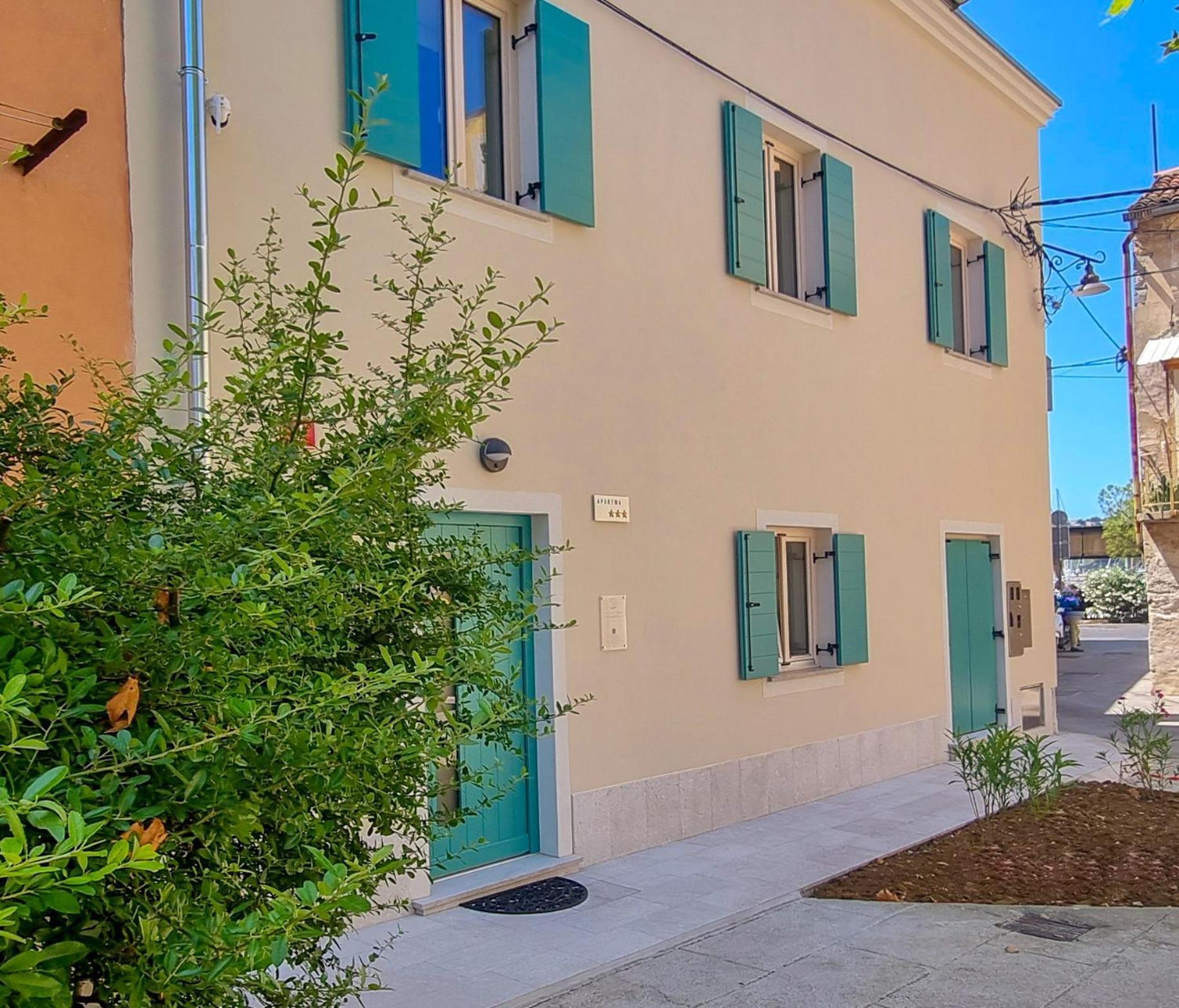 Dea Del Mar Apartments Izola Bagian luar foto