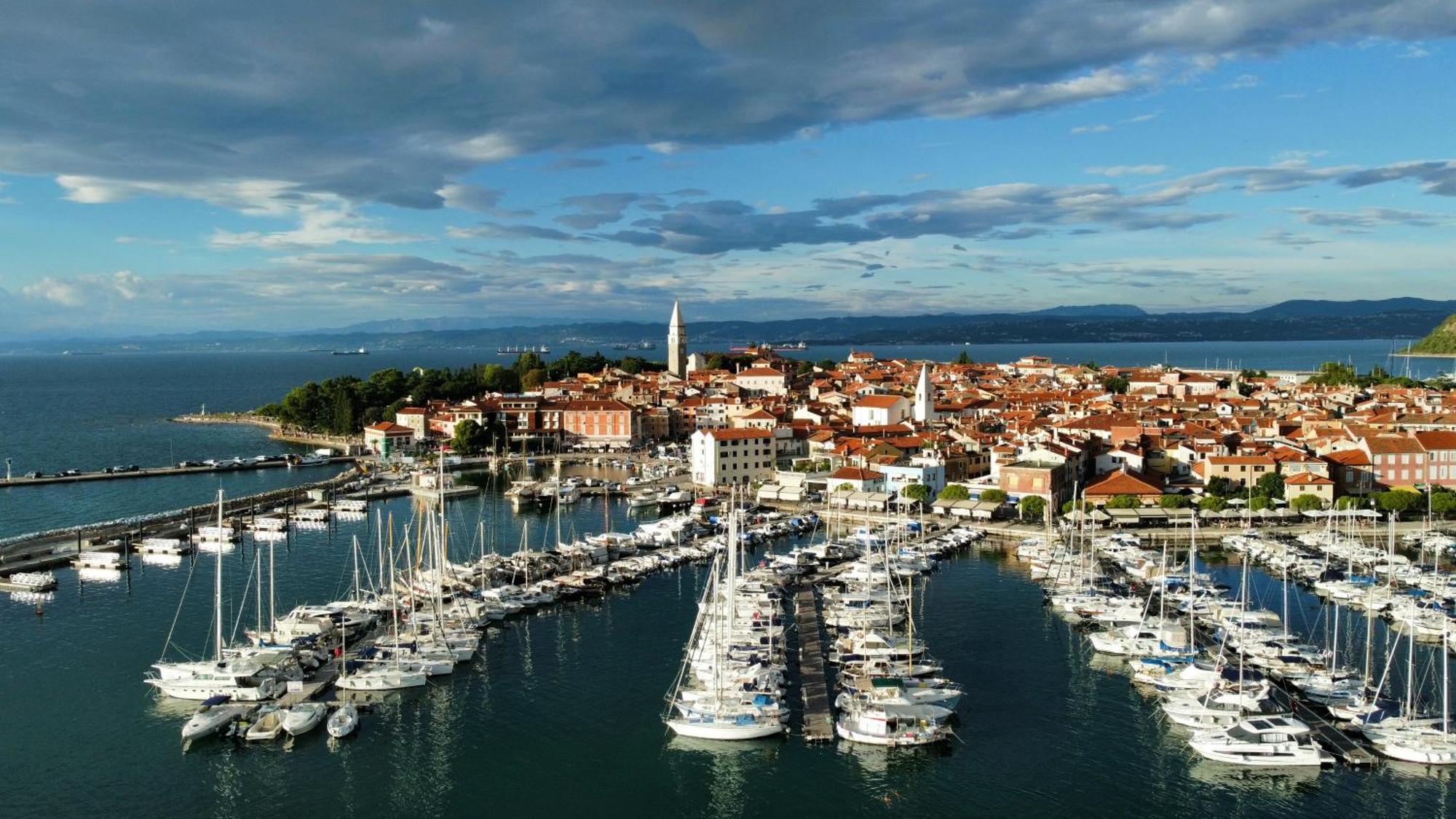 Dea Del Mar Apartments Izola Bagian luar foto