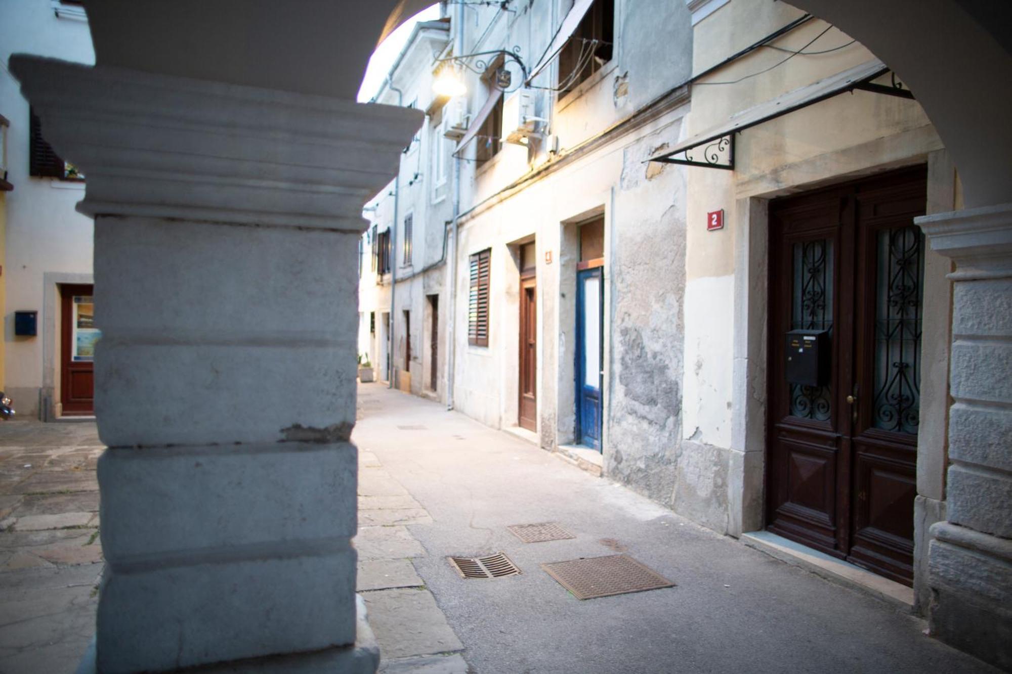 Dea Del Mar Apartments Izola Bagian luar foto