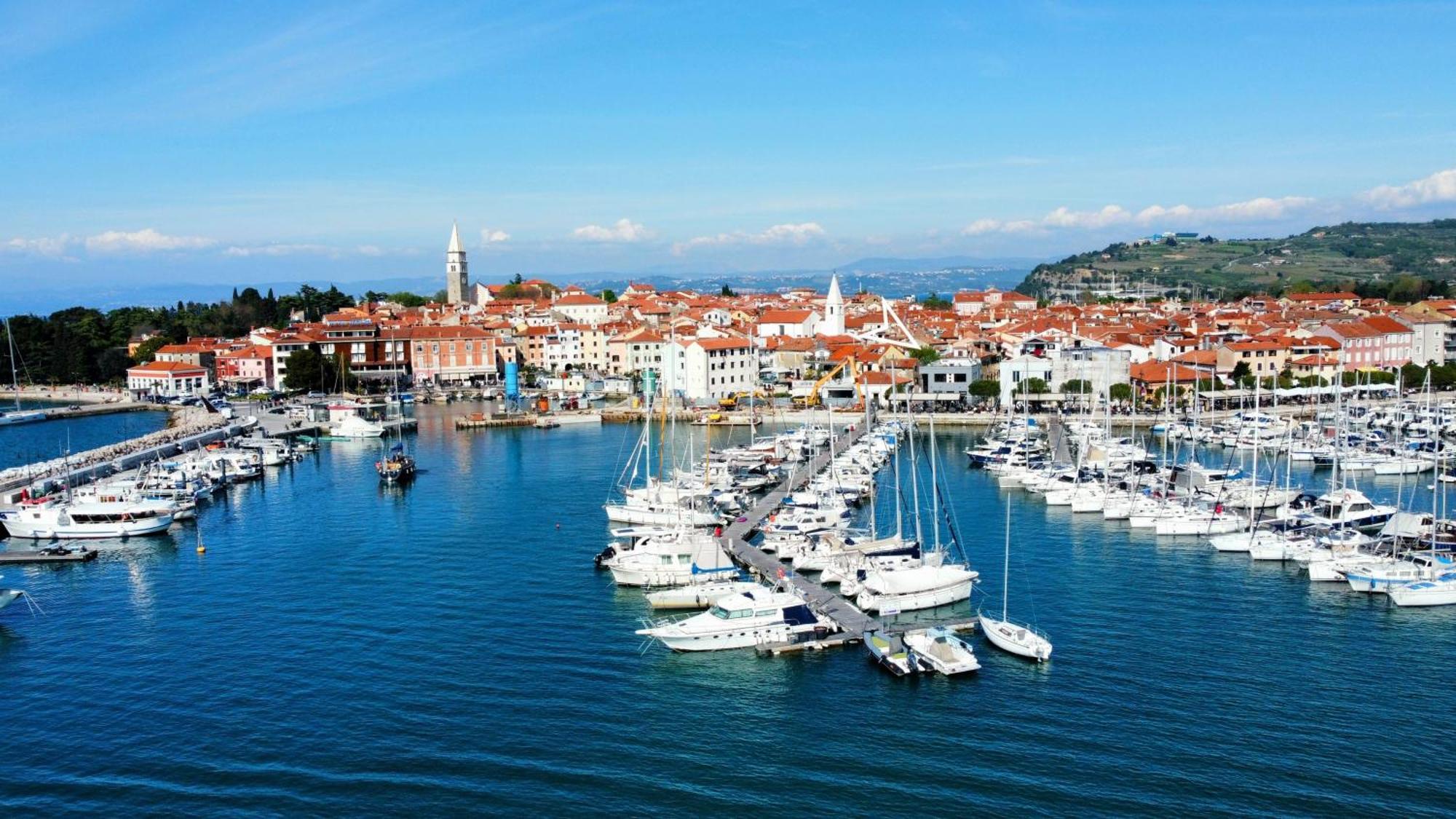 Dea Del Mar Apartments Izola Bagian luar foto