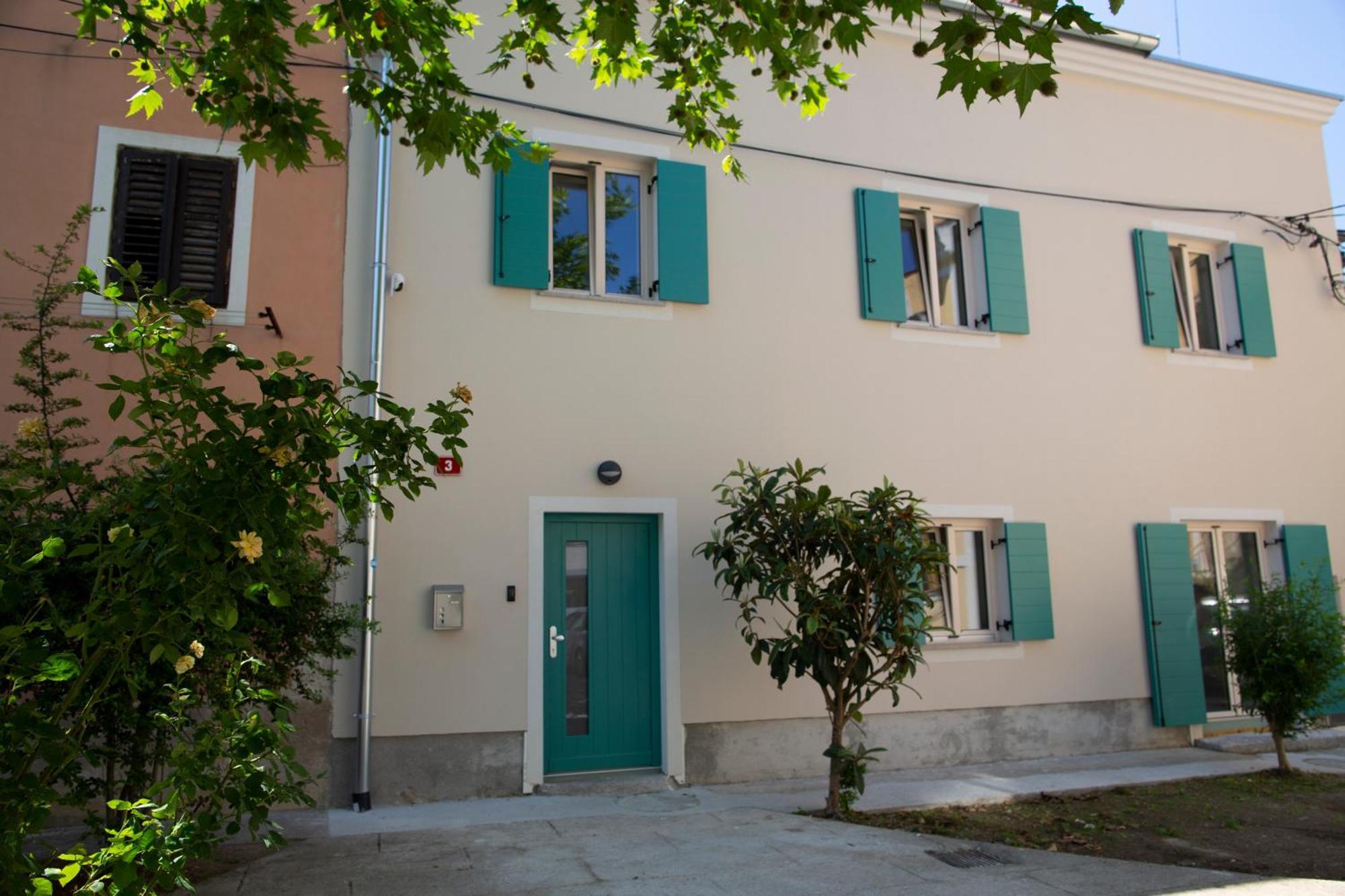 Dea Del Mar Apartments Izola Bagian luar foto