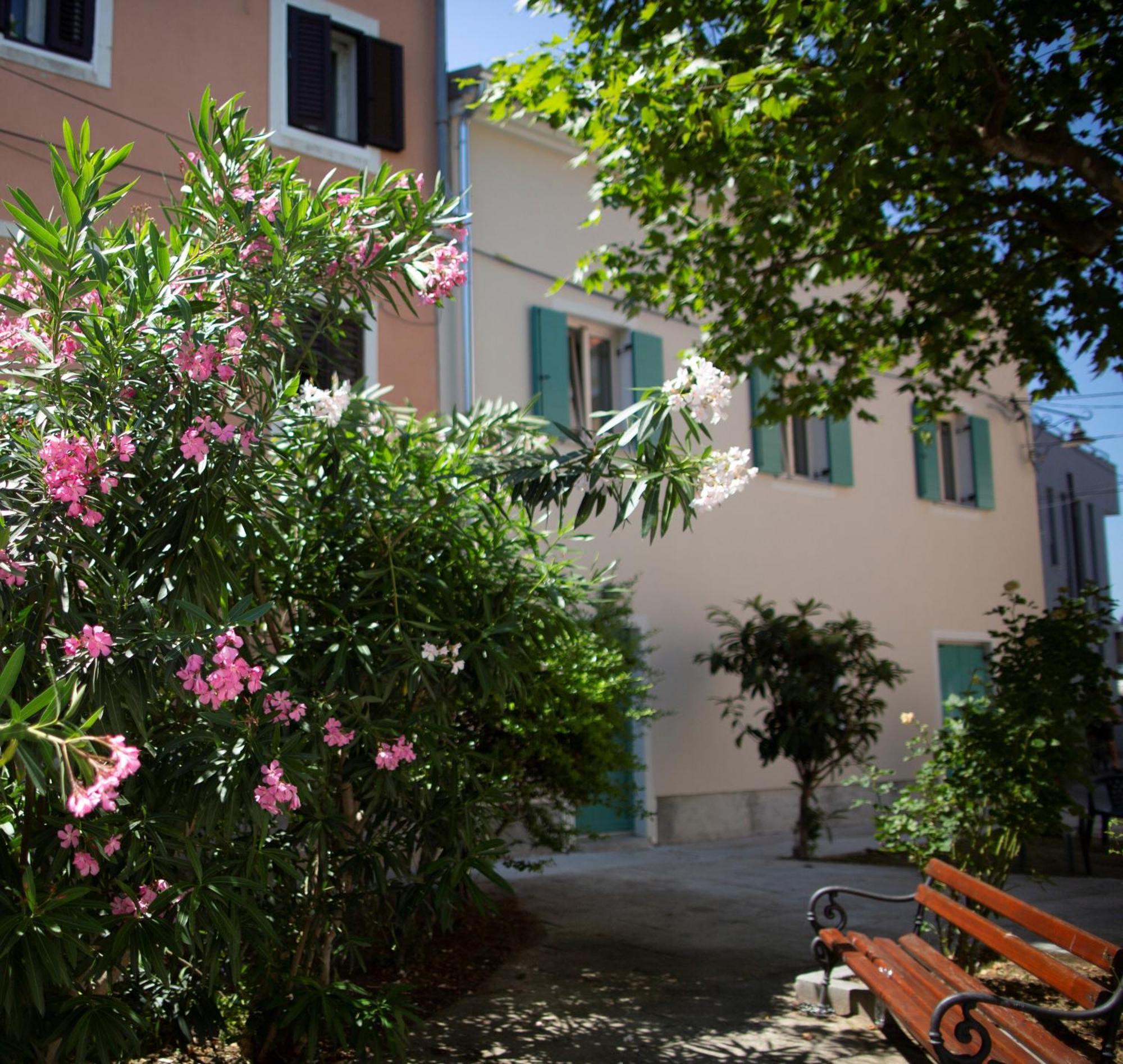 Dea Del Mar Apartments Izola Bagian luar foto